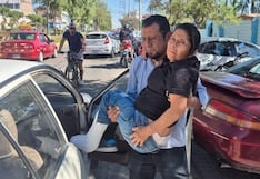 Hermano carga a mujer lesionada para que ejerza su voto en Arequipa