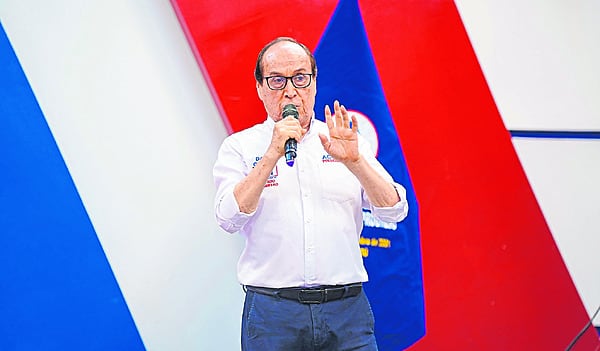 Excandidato a diputado aseveró que vínculos con actos de corrupción de hermano de César Acuña le pasaron factura al partido.