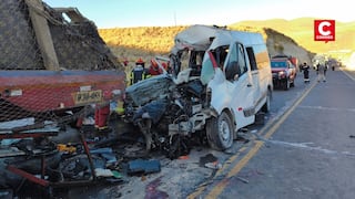 Sube a 13 los fallecidos tras choque de minivan con tráiler en la carretera Cusco - Arequipa