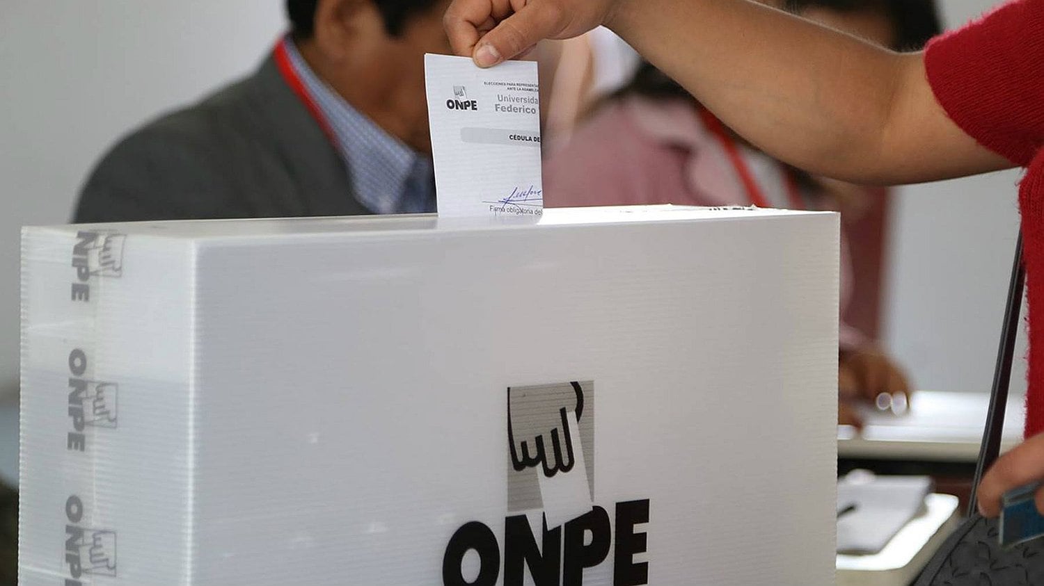 La difusión de encuestas, los actos de campaña, la propaganda política y la venta de bebidas alcohólicas tendrán restricciones en los días previos a la segunda vuelta presidencial del 7 de junio.