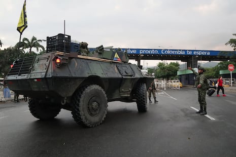 Colombia despliega más de 30 mil efectivos para reforzar seguridad en frontera con Venezuela