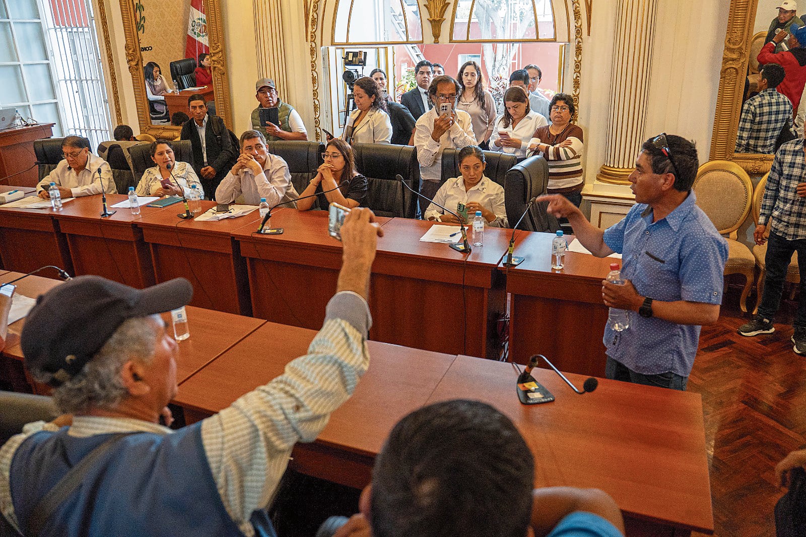 Alcaldes de centros poblados arremetieron contra algunos representantes provinciales por no apoyar adquisición. Lorena Carranza pidió garantizar la adquisición.