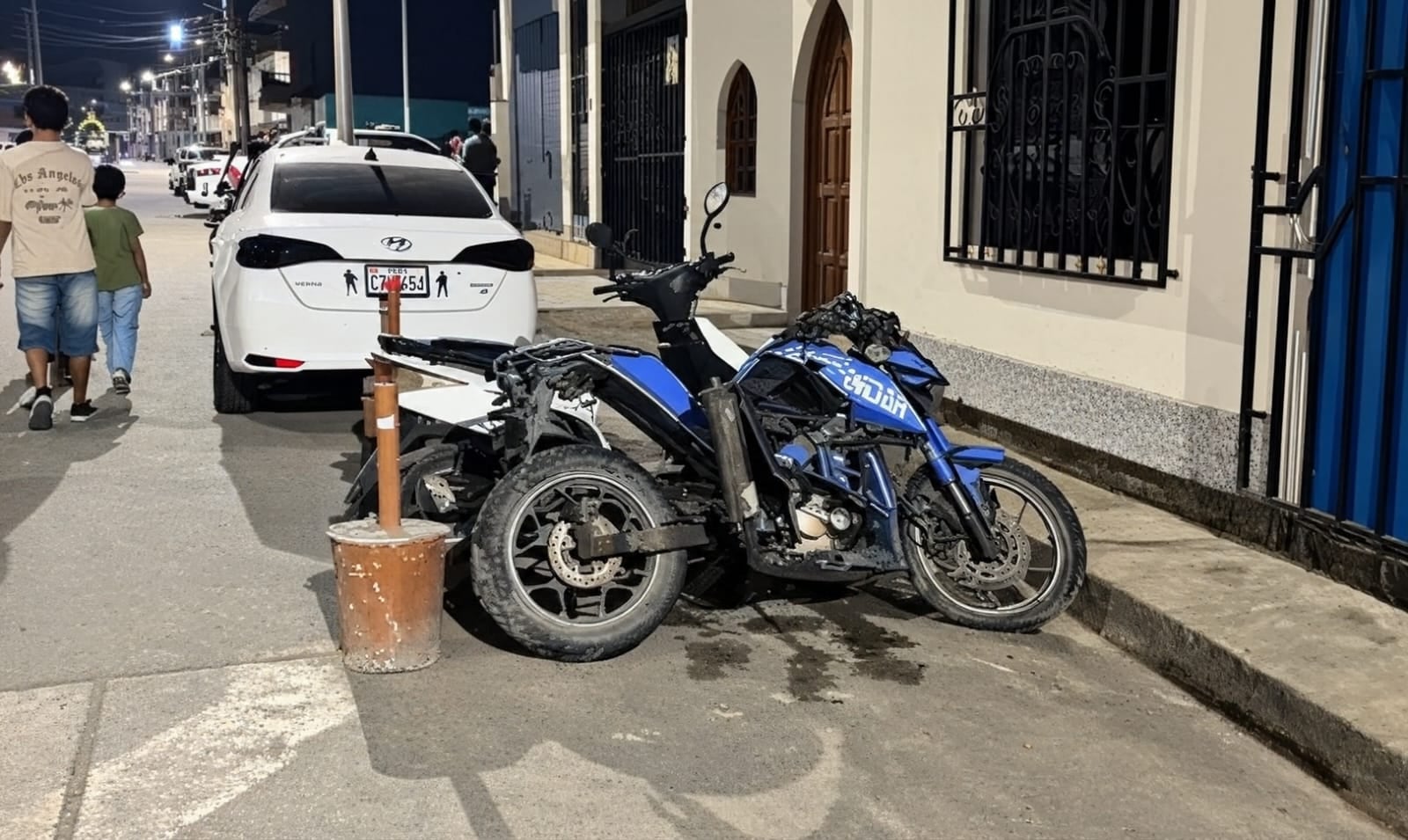 La zona en la que ocurrió el fatal accidente estaba oscura, debido a que momentos antes se había registrado un corte de luz y al parecer eso ocasionó que el menor se despistara.