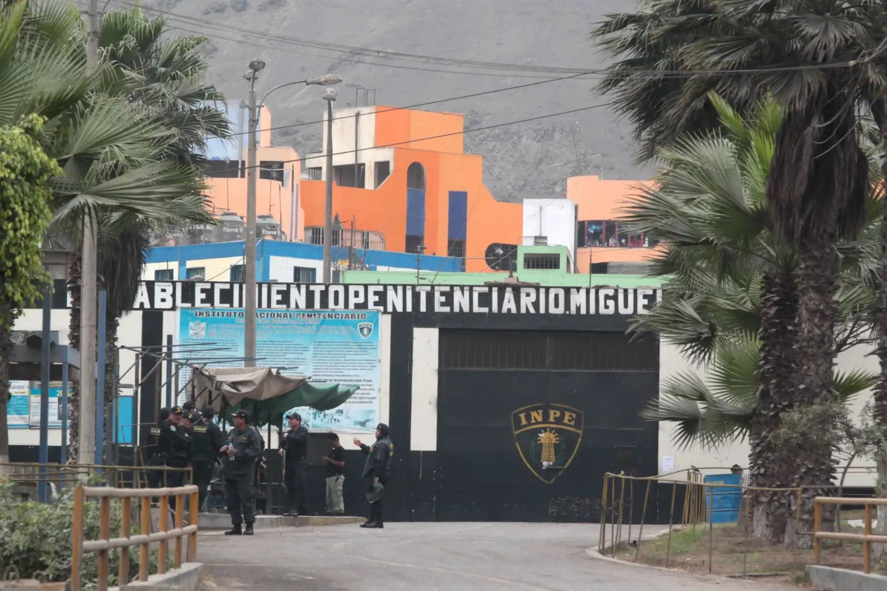 Hallan presunta granada en exteriores del penal Castro Castro y el INPE activa máxima alerta. Foto: Andina