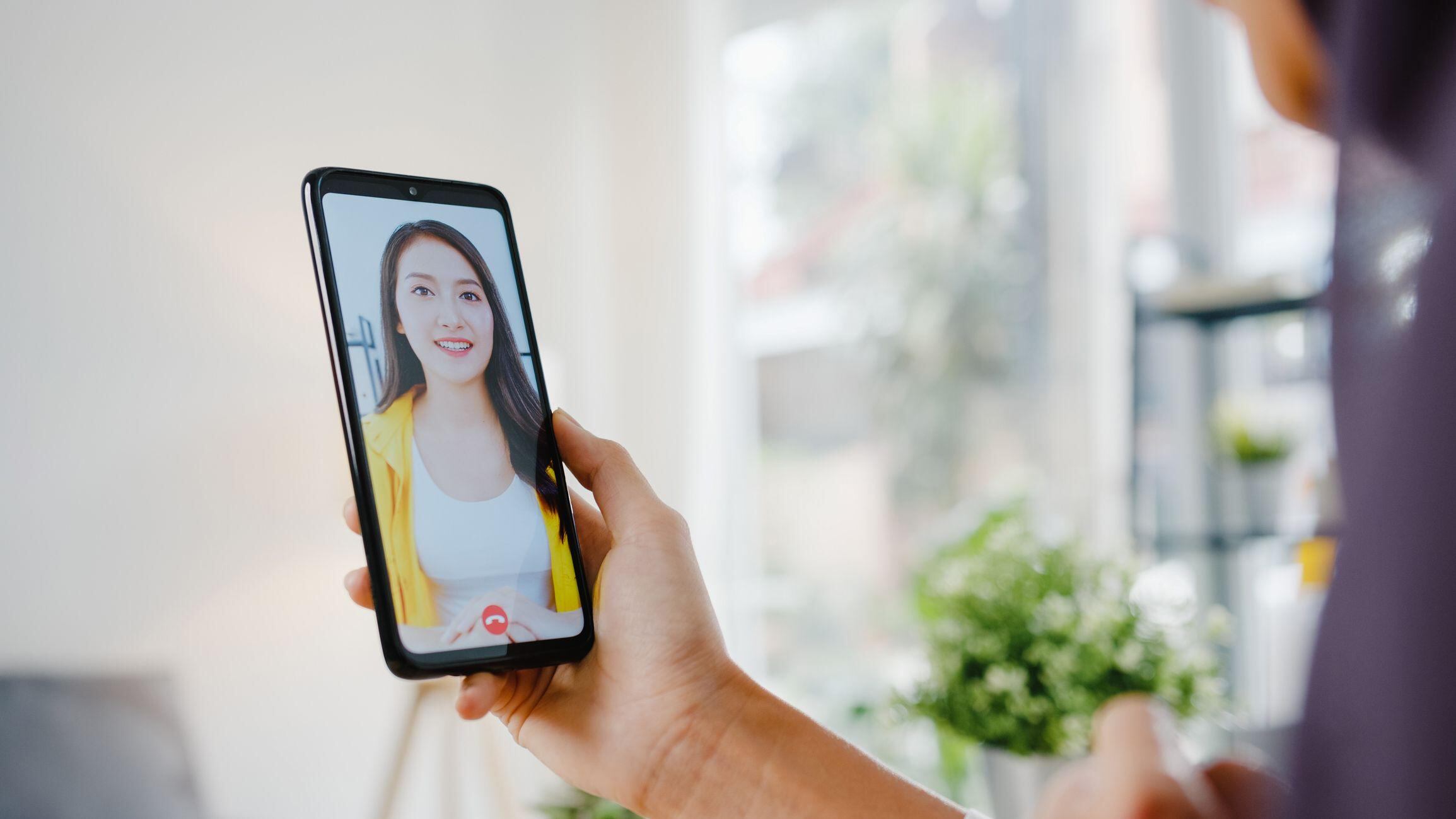 Algunos extorsionadores han comenzado a usar inteligencia artificial con videollamadas.