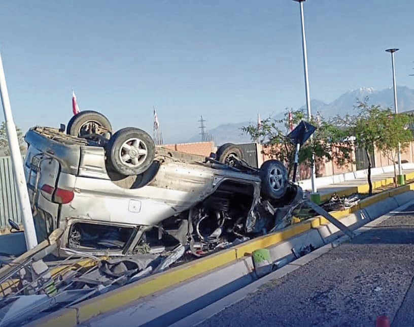 Joven de 18 años muere tras despiste y volcadura de una camioneta en Yarabamba