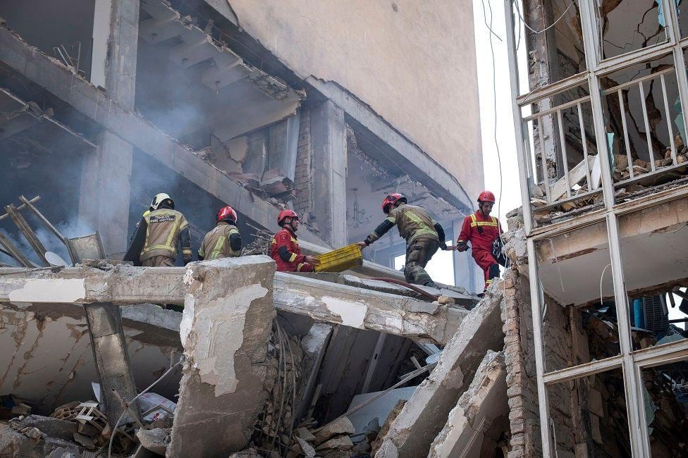 Edificio en Teherán tras un ataque de Israel.