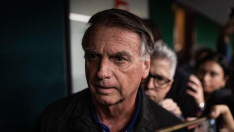 Bolsonaro es trasladado al hospital tras sufrir crisis de salud en su prisión domiciliaria
