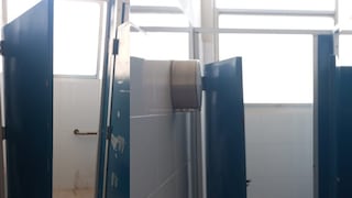 Chiclayo: baños sin cerraduras exponen falta de privacidad de asegurados en EsSalud