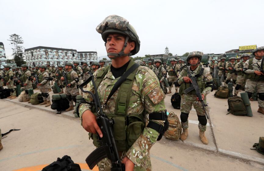 Aprueban cuadros de efectivos de personal militar.