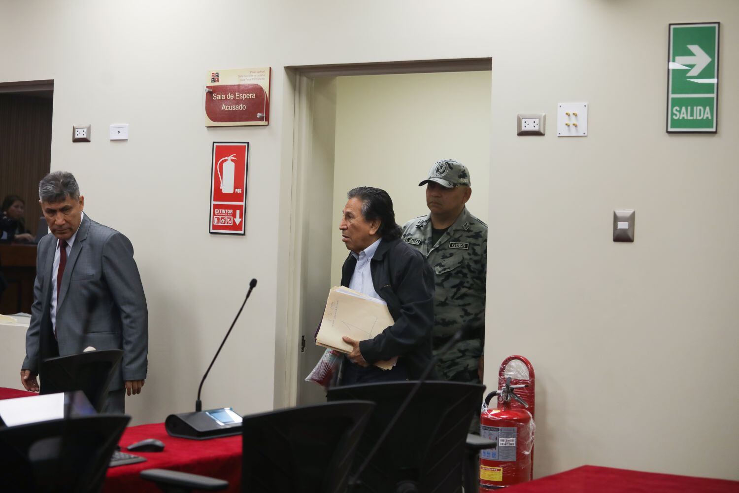 Alejandro Toledo ingresa a la sala de audiencia para la última audiencia de su juicio por el Caso Odebrecht-Interoceánica Sur. Foto: GEC / Britanie Arroyo