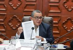 Ministro Juan José Santiváñez viajará a Suiza pese a tener impedimento de salida del país