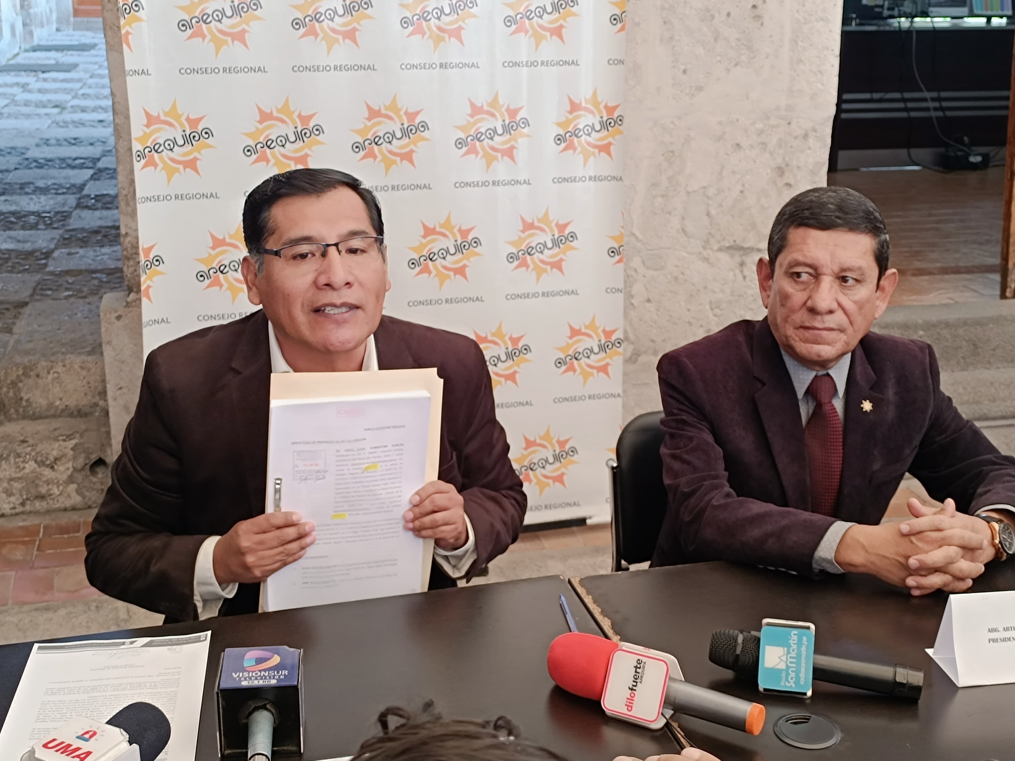 Consejero regional por Arequipa, César Huamantuma, presenta denuncia penal contra Rohel Sánchez. Foto: GEC.