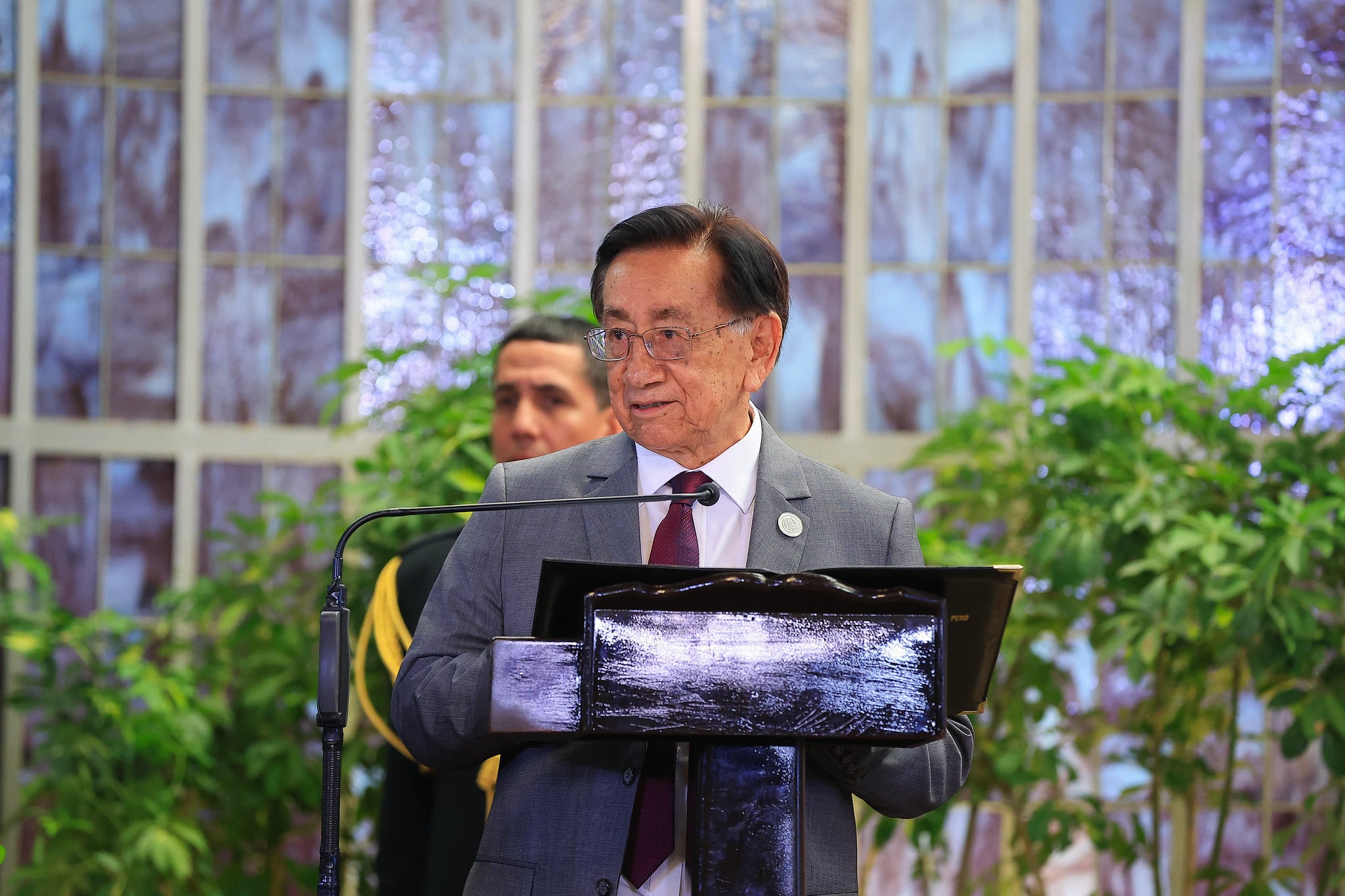 El estudio también señala que 49% de los encuestados considera que existe un alto riesgo de vacancia presidencial y 65% rechaza la designación de Denisse Miralles como jefa del gabinete. (Foto: Presidencia)