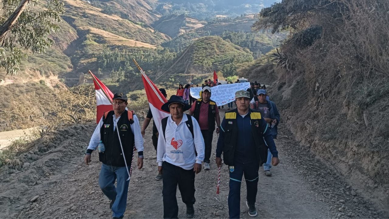 Recorre 126 kilómetros, entre Tayabamba-Chagual, en primera semana de ardua caminata.