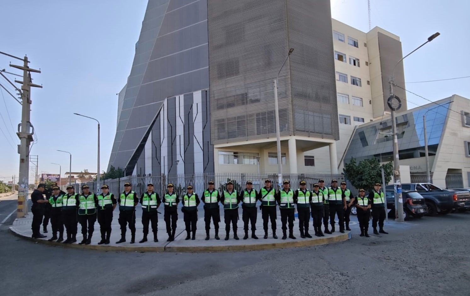 Contingente policial en locales públicos para el resguardo