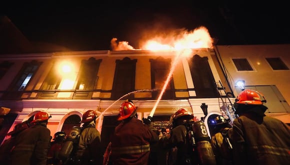 Cercado de Lima: Se registra incendio de código 3 en casona del Centro de Lima. (Fotos: César Grados @photo.gec)