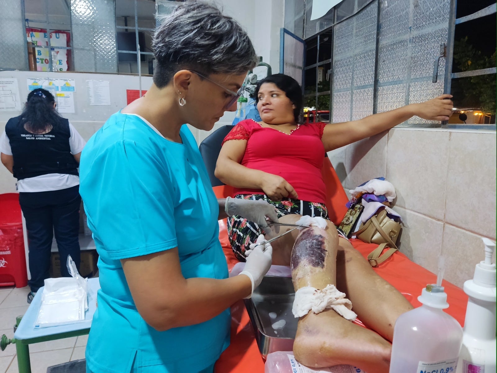 mujer estuvo a punto de perder su extremidad