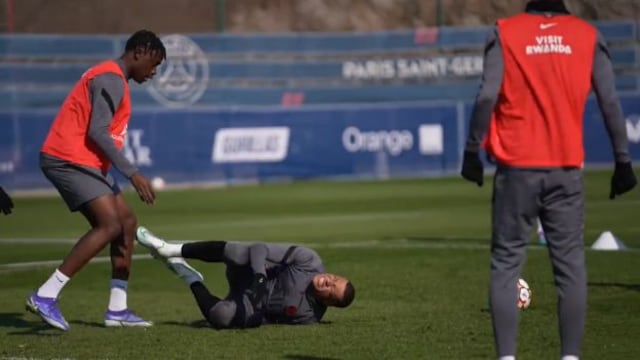 Kylian Mbappé recibe pisotón de compañero: así se lesionó el jugador de PSG (VIDEO)