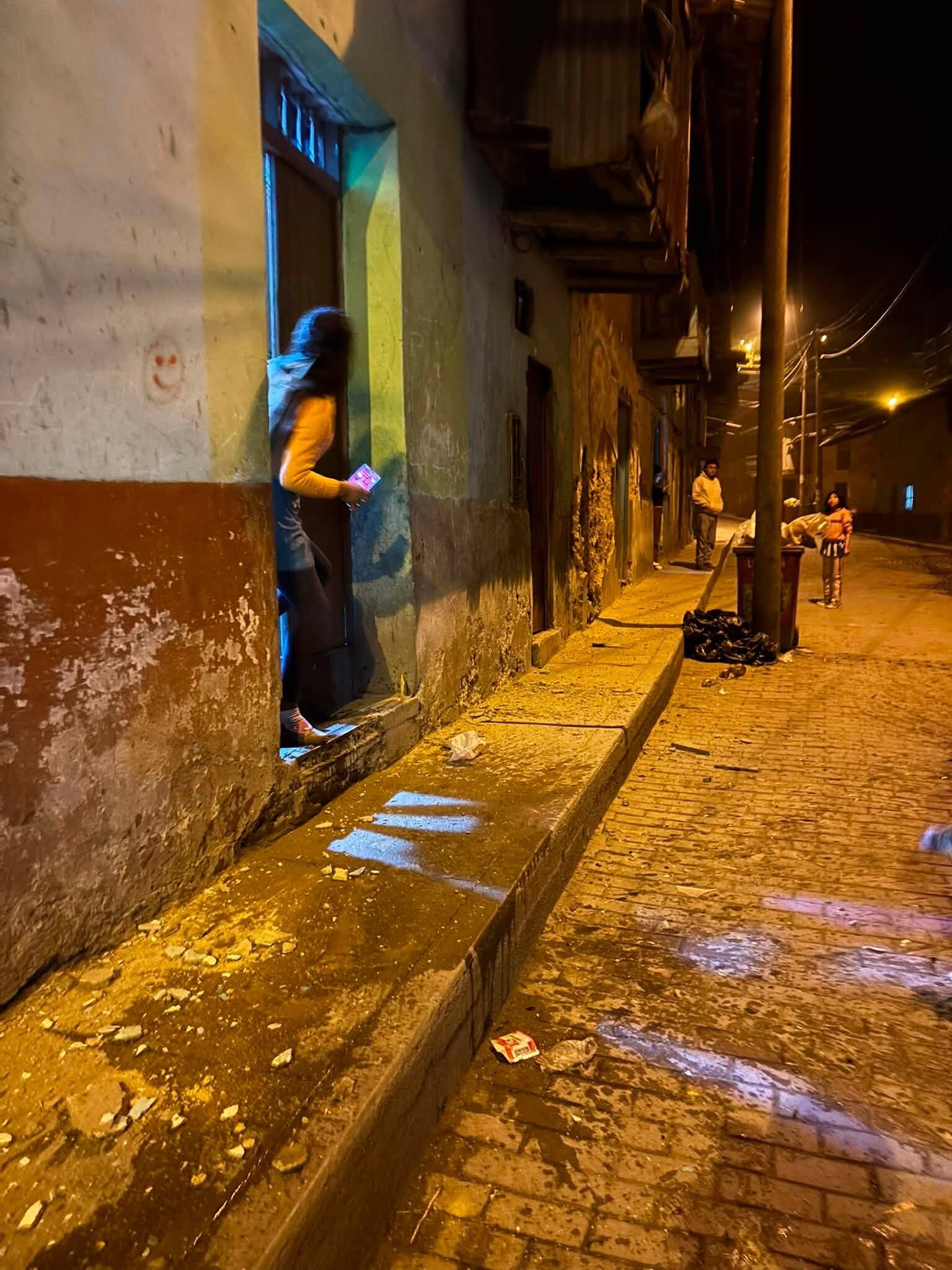 Estruendo provocó alarma entre los clientes y habitantes de las viviendas cercanas. No se reportaron heridos. Foto: Eventos Quiruvilca Noticias.
