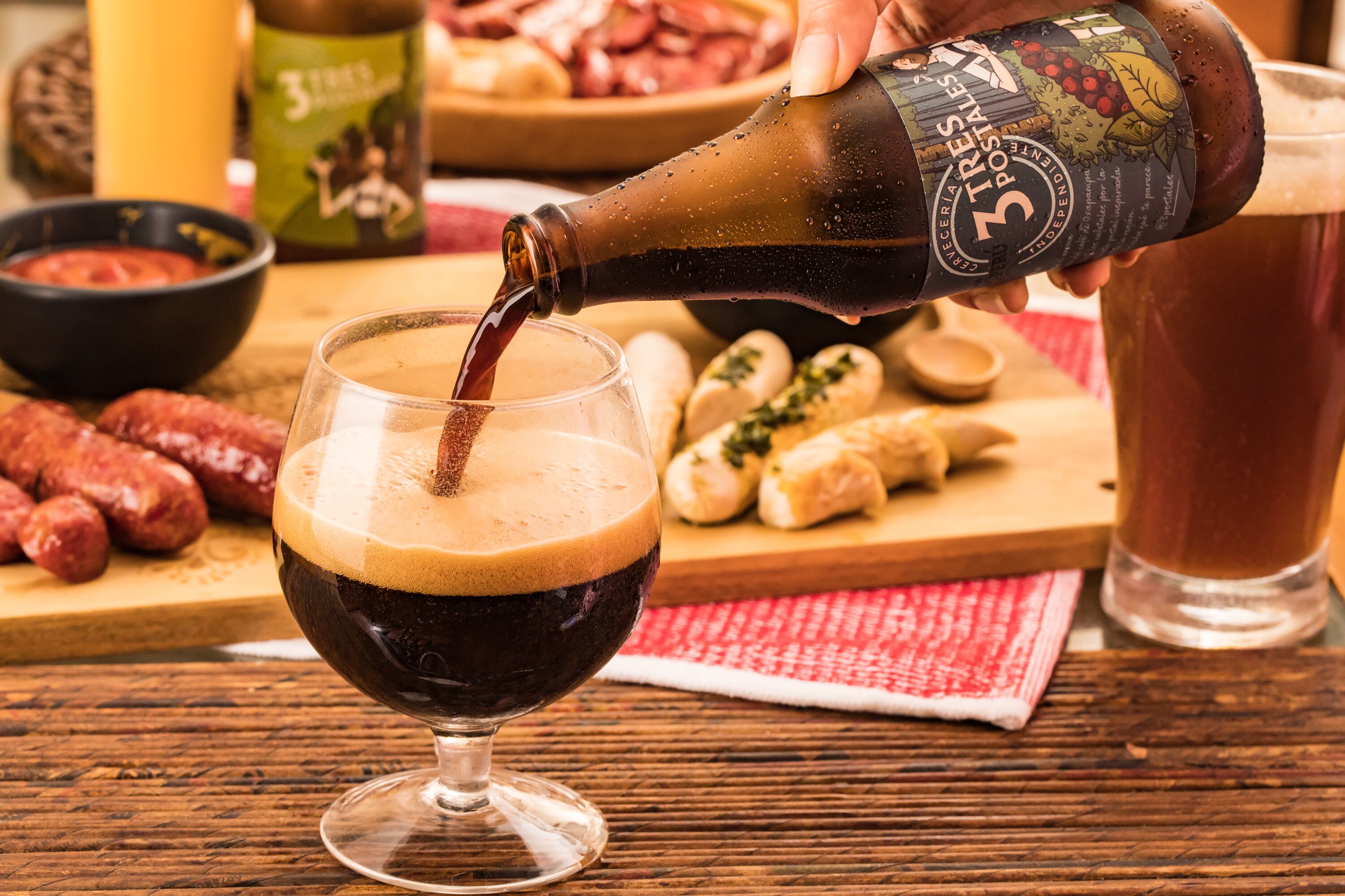 Serán 16 cervecerías artesanales de Lima, Cusco, Arequipa, Tacna, Huancayo, Oxapampa y Villa Rica acompañados de 14 stands de comida y esperan convocar más de 5,000 asistentes durante los tres dias del festival.