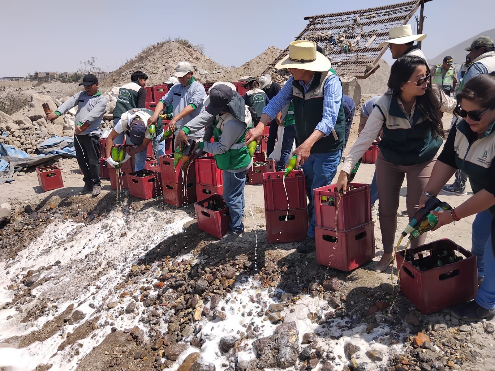 Líquido fue arrojado en una zona sin viviendas. (Foto: Difusión)
