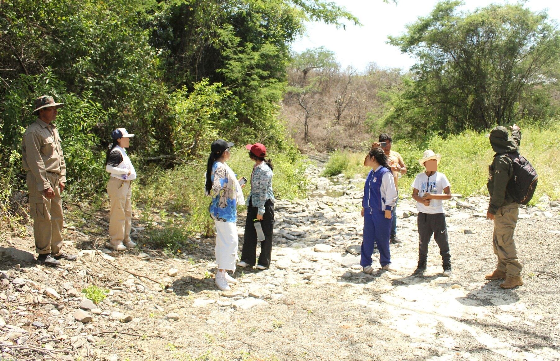 Son estudiantes de las categorías de dibujo, pintura y cuento de diversos colegios