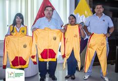 Gobernador hizo entrega de indumentaria a junta vecinal de La Tinguiña