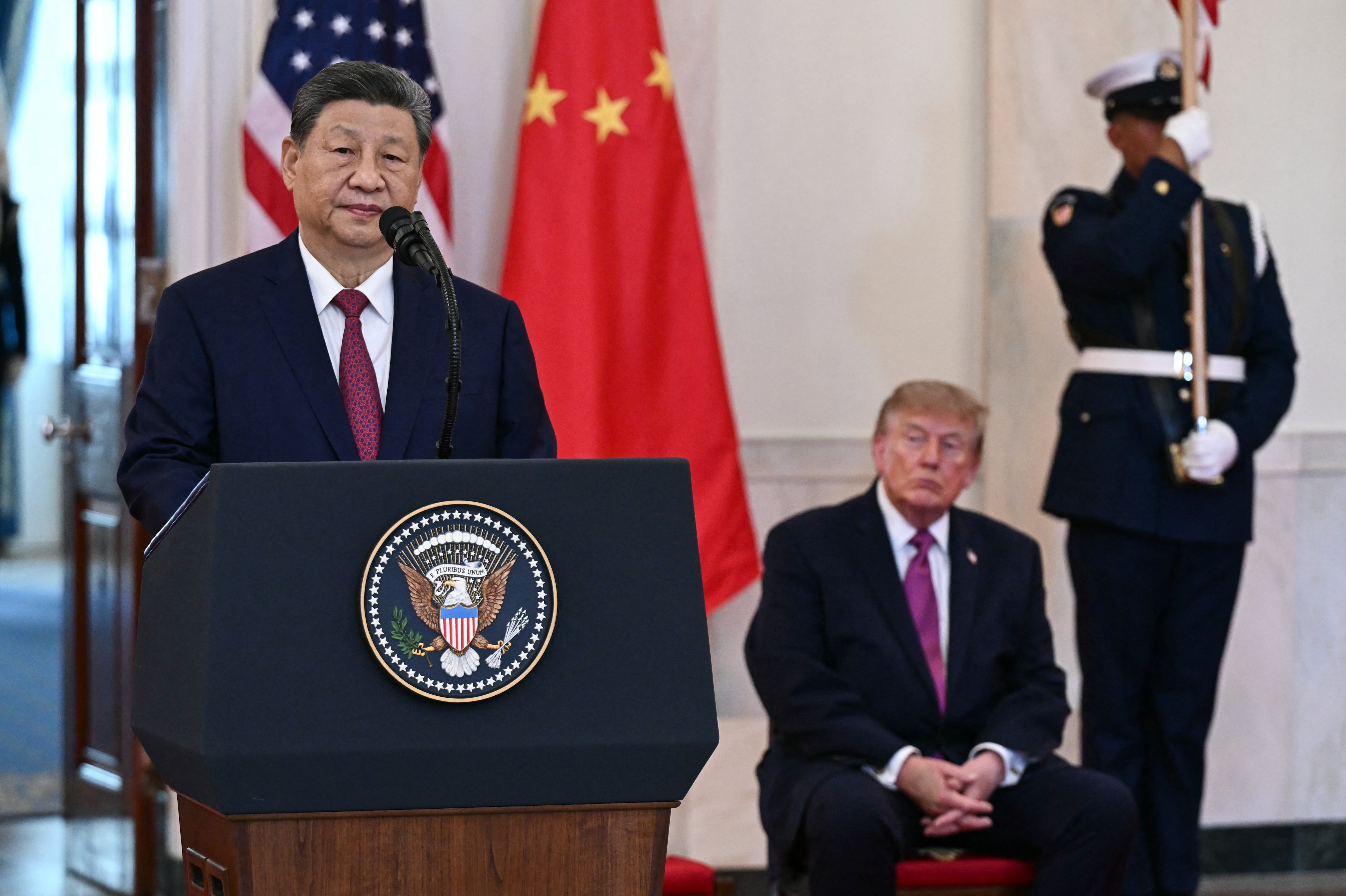 Durante su visita de Estado a Washington, Xi Jinping llamó a mantener una relación estable con Estados Unidos y planteó cooperación en inteligencia artificial, seguridad y prevención de crisis. (Foto de Brendan SMIALOWSKI / AFP).