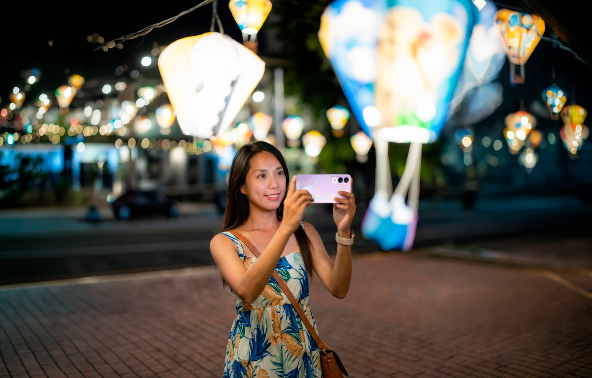 La escasa iluminación y el movimiento suelen dificultar las capturas nocturnas. Conocer las funciones del smartphone y aplicar algunos ajustes puede mejorar notablemente el resultado.