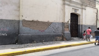 Desprendimientos en la catedral de Ica alertan a transeúntes