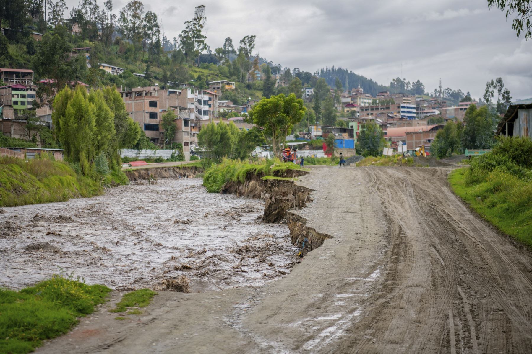 Desborde del río había causado daños en viviendas.