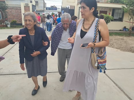 Elecciones 2026: Adulto mayor da el ejemplo y ejerce su derecho al voto (VIDEO)