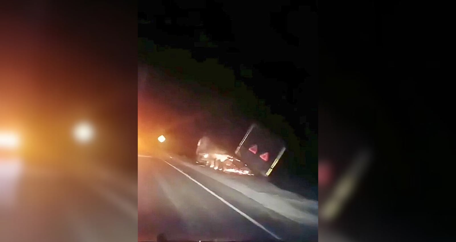 Camión frigorífico se incendia en plena Panamericana Sur, en Caravelí. Foto: Captura de pantalla.