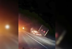 Arequipa: Camión frigorífico se incendia en plena Panamericana Sur (VIDEO)