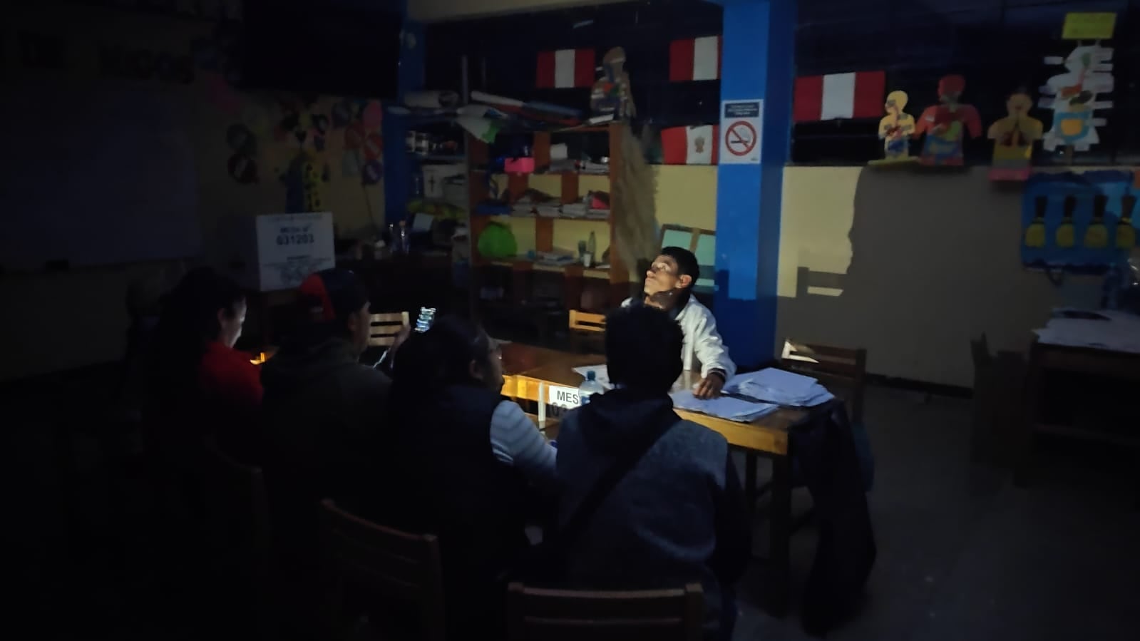 Apagón sorprendió a población.