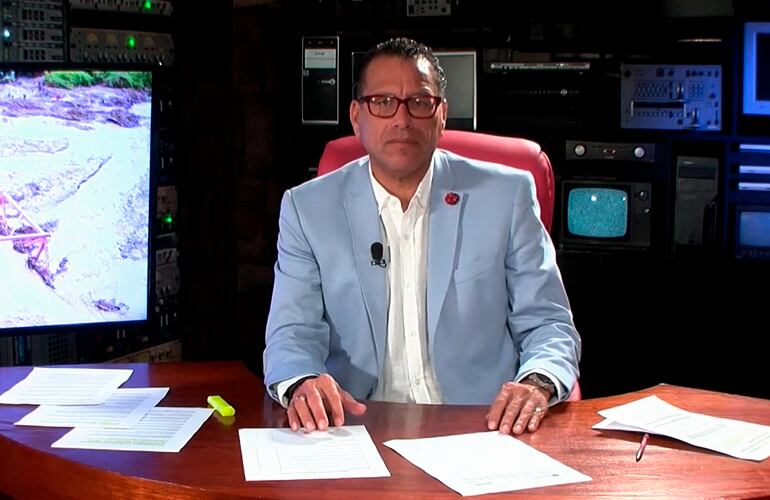 El conductor de televisión Phillip Butters se sumó al partido Avanza País a finales de junio con miras a las elecciones 2026.