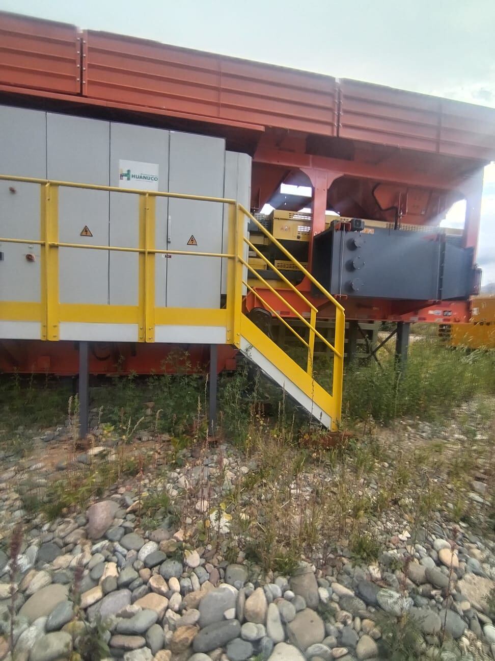 Planta asfaltadora está abandonada a su suerte