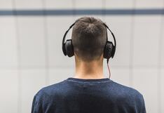 Conoce los peligros del uso excesivo de los audífonos