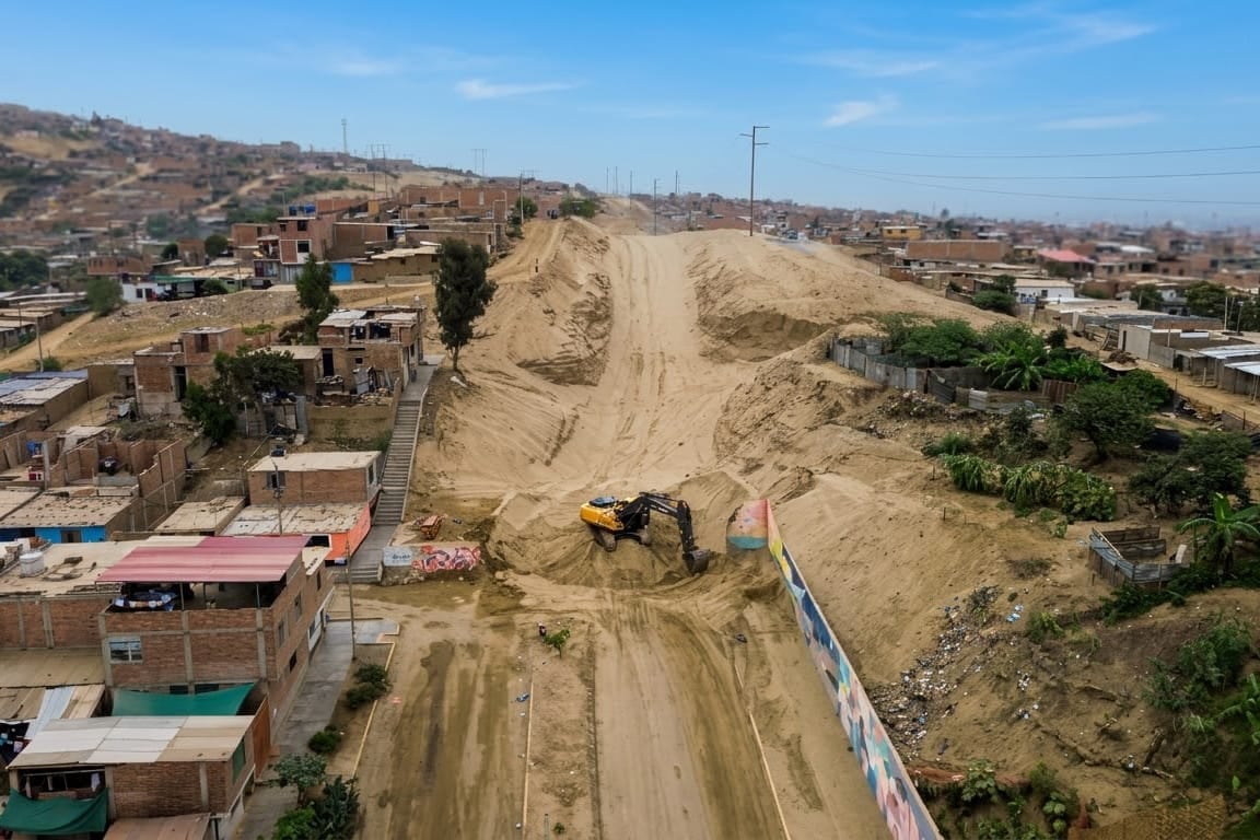 Los trabajos se realizan en la parte alta de La Esperanza y permitirán reducir los tiempos de viaje y mejorar el acceso de miles de familias.