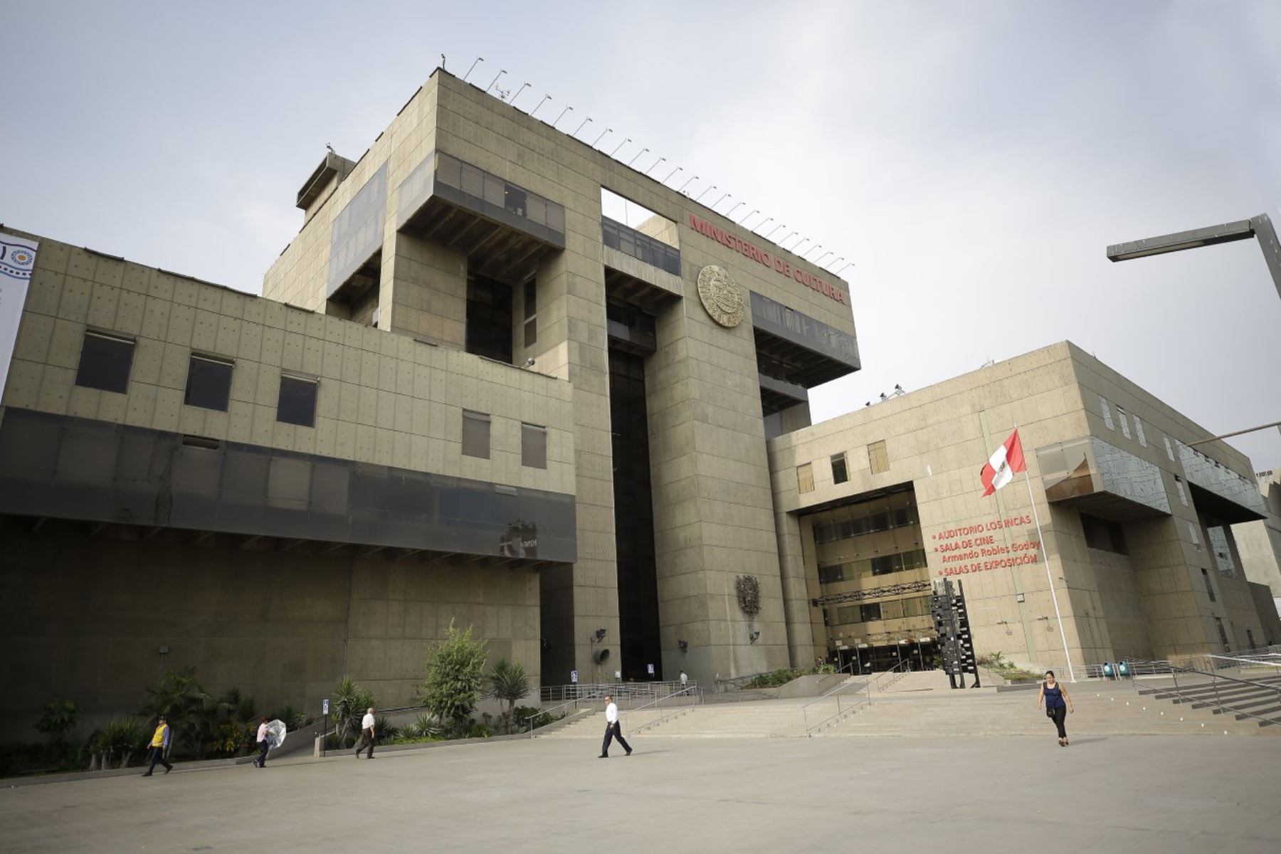 El cantante Richard Cisneros habría sido beneficiado con nueve órdenes de servicios por 175 mil soles.