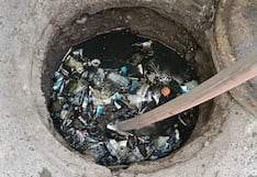 Piura: Extraen preservativos y otros desechos que obstruían el alcantarillado en Sullana