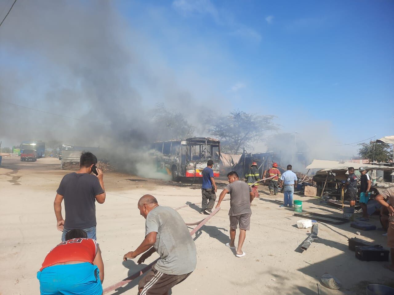 Bomberos controlaron el fuego