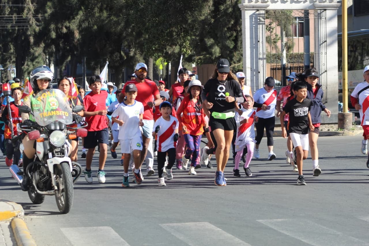 Trote Motivacional por el Día del Deporte y Fiestas Patrias en el distrito de Cayma, Arequipa. (Foto: Álvaro Figueroa/@photo.gec)