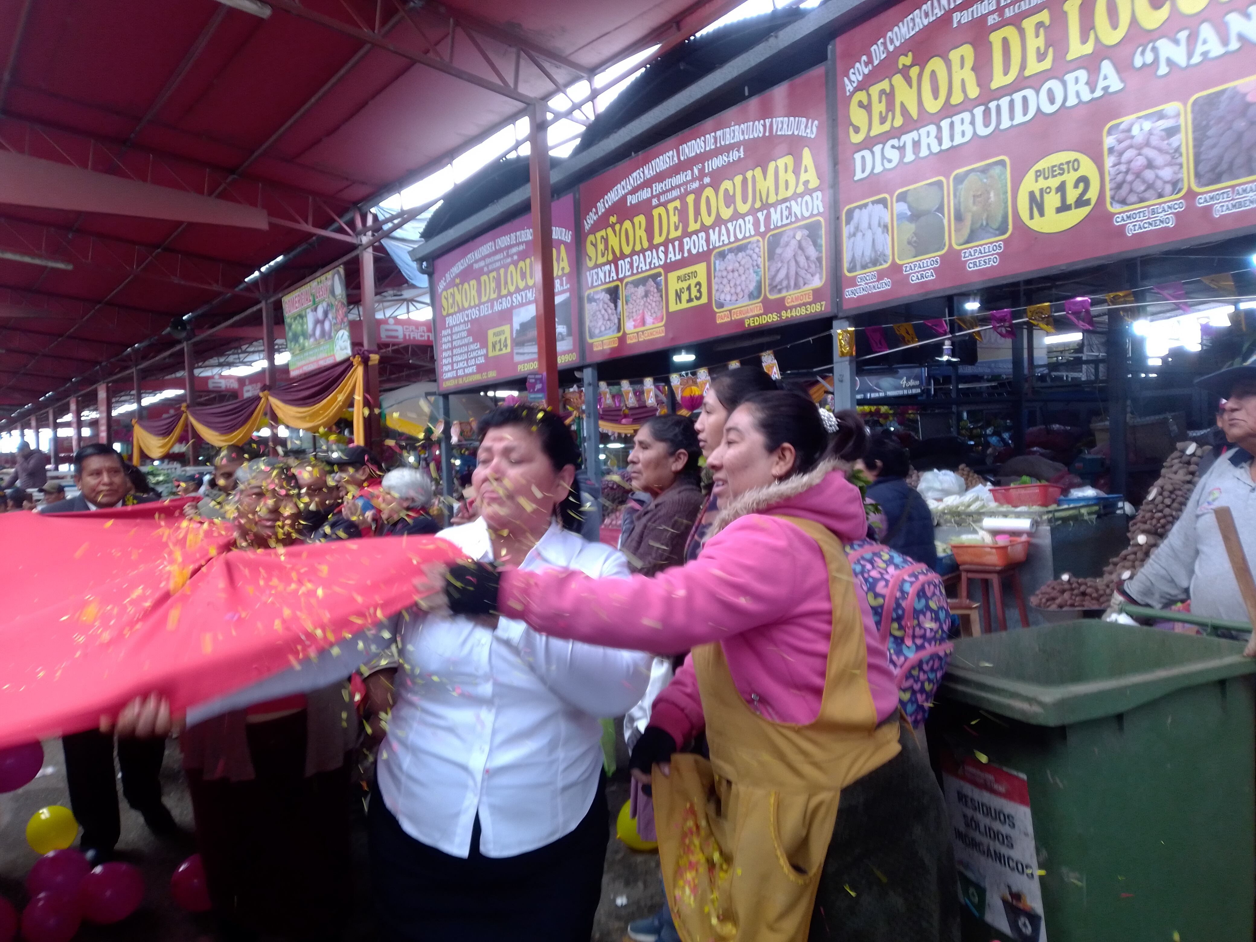 Tacna: Merchants take a break from work to celebrate the reinstatement Tacna: Merchants take a break from work to celebrate the reinstatement