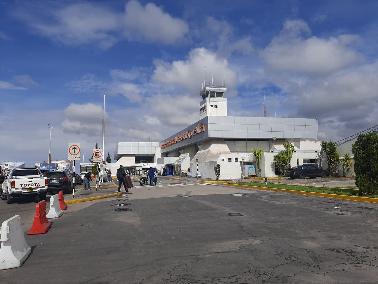 La aeronaves aterrizaron y partieron desde las 6:30 horas. (Foto: Iletrados Noticias)