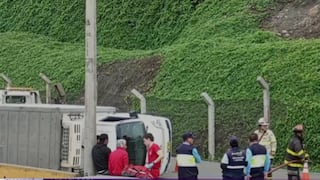 Camión volcado en la Costa Verde genera cierre parcial y fuerte congestión en Miraflores