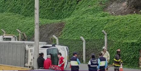 Camión volcado en la Costa Verde genera cierre parcial y fuerte congestión en Miraflores