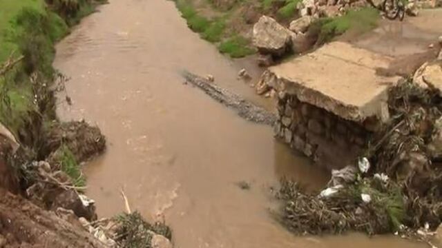 Río se desborda y arrasa con puente artesanal de hace 60 años en Junín