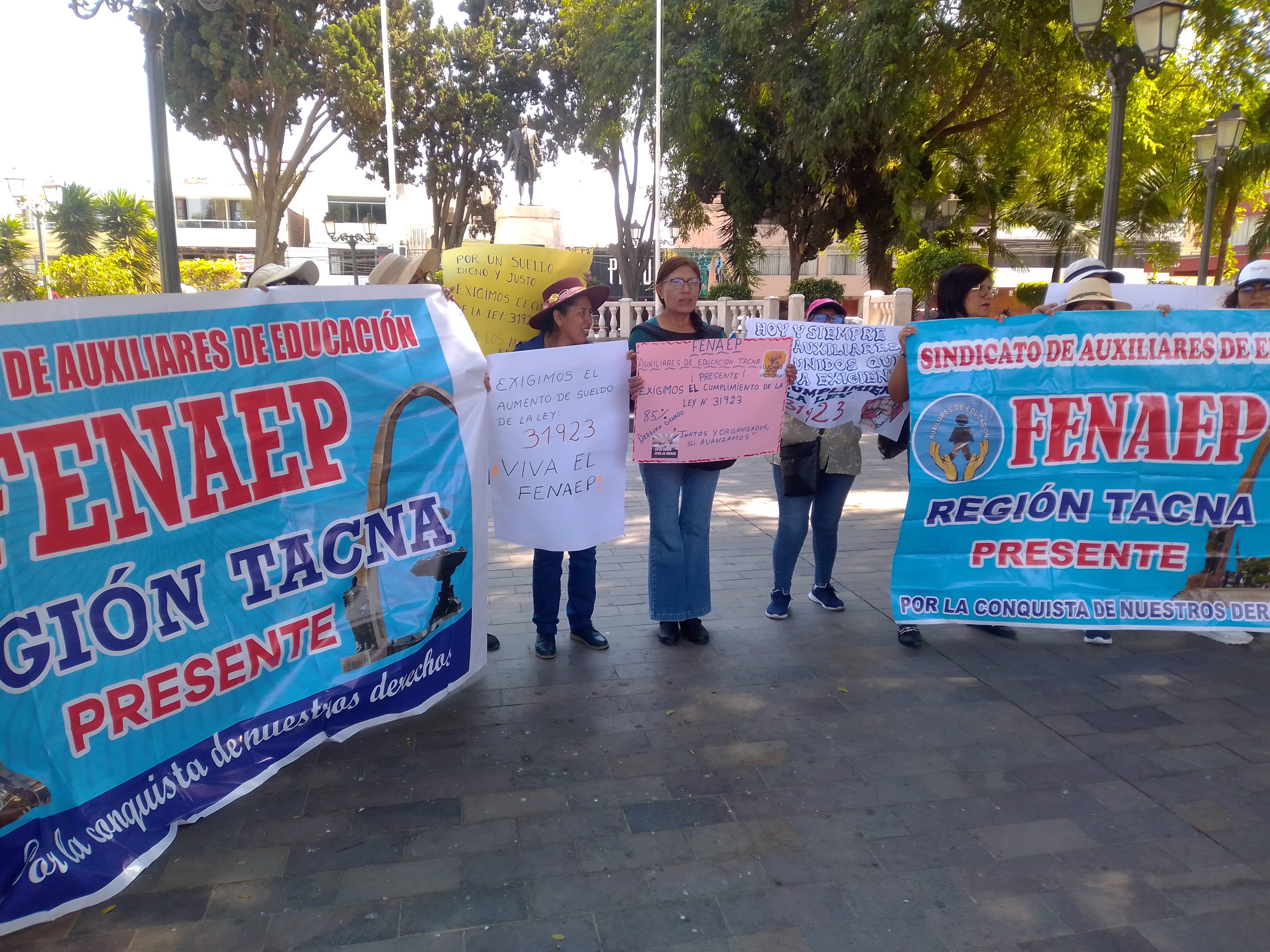 Trabajadoras están agrupadas en el Sindicato Nacional de Auxiliares de Educación. (Foto: Adrian Apaza)